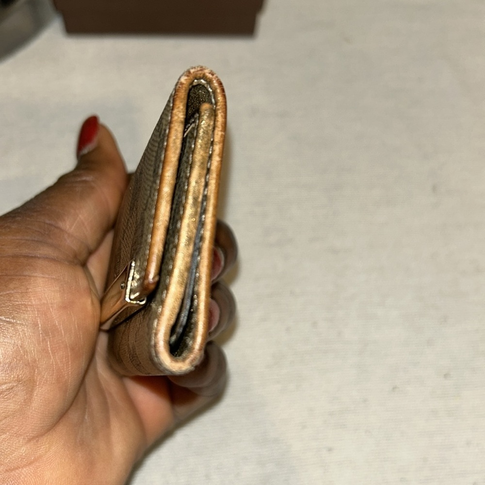 Gucci GG Monogram 6 Ring Key Case, missing 2 hooks with box - Picture 5 of 13